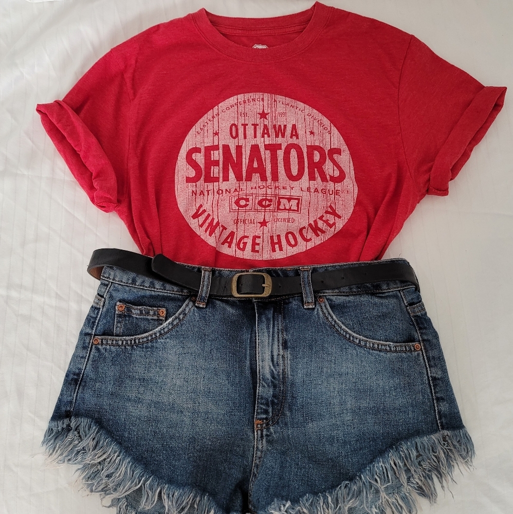 3/$30 Vintage Ottawa Senators Hockey Logo T-Shirt